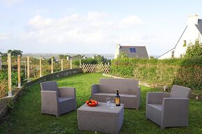 Terraced House With Garden and sea View, Paimpol