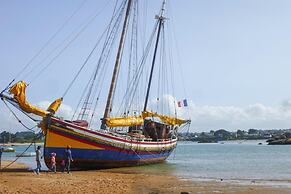 Terraced House With Garden and sea View, Paimpol