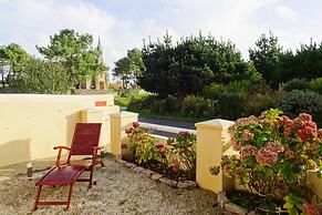 Terraced House With Garden and sea View, Paimpol