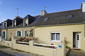 Terraced House With Garden and sea View, Paimpol