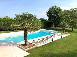 Holiday Home With Private Outdoor Pool, Gouesnac