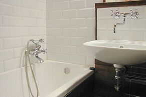 Great Holiday Home in the Middle of Nature and Right on the Lake, Nata