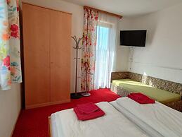 Sunny Holiday Apartment on Lake Klopeiner With Balcony and Private Bea