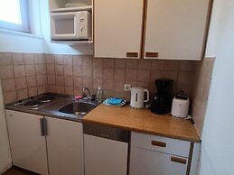 Sunny Holiday Apartment on Lake Klopeiner With Balcony and Private Bea