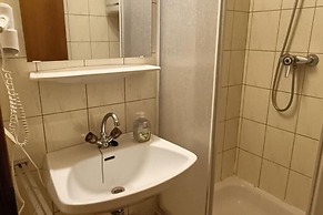 Sunny Holiday Apartment on Lake Klopeiner With Balcony and Private Bea