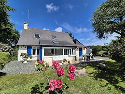 Holiday Home, Plourivo