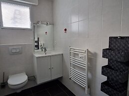 Comfortable Apartment, 50 m Sandy Beach