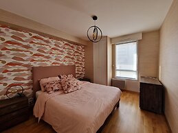 Comfortable Apartment, 50 m Sandy Beach