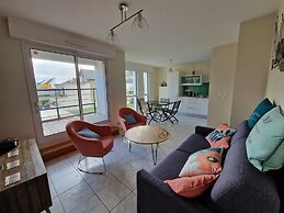 Comfortable Apartment, 50 m Sandy Beach