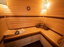 Holiday Home With Sauna and Jacuzzi