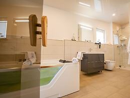 Holiday Home With Sauna and Jacuzzi