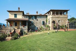 Country House in Chiusdino With Panoramic Views