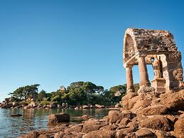 Holiday Villa on the Rosa Granite Coast