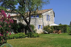 Charming Stone House With Terrace and Garden, Lussan