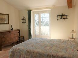 Charming Stone House With Terrace and Garden, Lussan