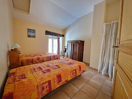 Charming Stone House With Terrace and Garden, Lussan
