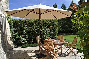 Charming Stone House With Terrace and Garden, Lussan