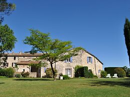 Charming Stone House With Terrace and Garden, Lussan
