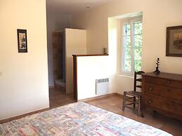 Charming Stone House With Terrace and Garden, Lussan
