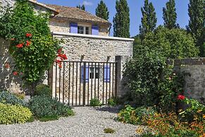 Charming Stone House With Terrace and Garden, Lussan