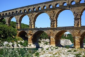 Charming Stone House With Terrace and Garden, Lussan