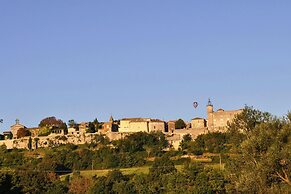 Charming Stone House With Terrace and Garden, Lussan