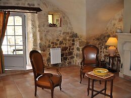 Charming Stone House With Terrace and Garden, Lussan