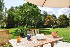 Charming Stone House With Terrace and Garden, Lussan