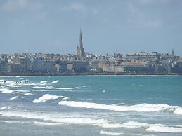 Quiet Duplex Apartment in St Briac sur Mer
