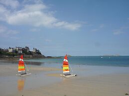Quiet Duplex Apartment in St Briac sur Mer