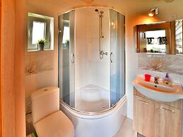 Holiday Homes With Pool and Jacuzzi