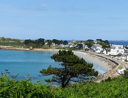 Studio in Plougasnou With Sea View and Beaches