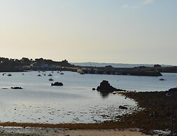 Studio in Plougasnou With Sea View and Beaches