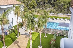 Nice Apartment With Shared Pool