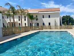 Nice Apartment With Shared Pool