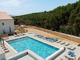 Nice Apartment With Shared Pool