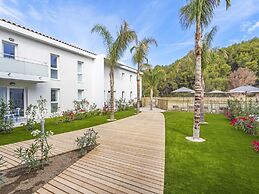 Nice Apartment With Shared Pool