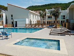 Nice Apartment With Shared Pool
