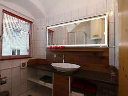 Apartment Building, Fugen