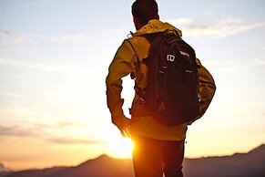 Apartment Building, Fugen