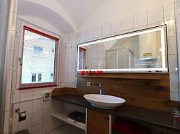 Apartment Building, Fugen