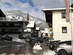 Apartment Building, Fugen