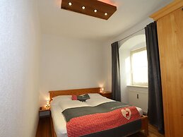 Apartment Building, Fugen