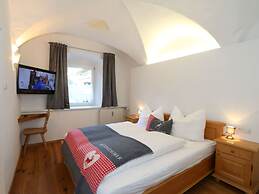 Apartment Building, Fugen