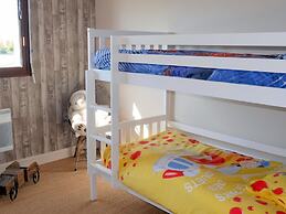 Holiday Home With Jacuzzi, Guisseny