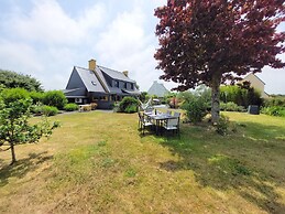Holiday Home With Jacuzzi, Guisseny