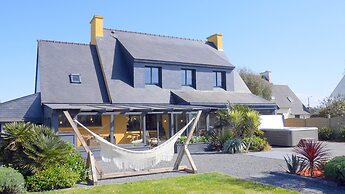 Holiday Home With Jacuzzi, Guisseny