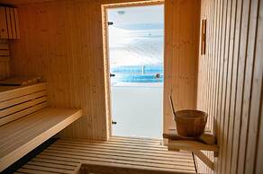 Comfortable Apartment, Indoor Pool and Sauna