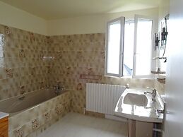 Holiday Home, Plourivo