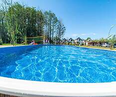 Spacious Holiday Homes With air Conditioning, Pool